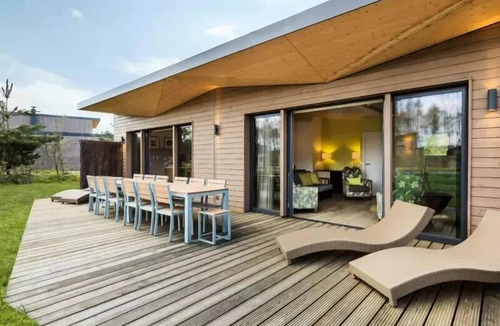 Bailly-Romainvilliers House | Premium 5-Bedroom Cottage for 8 People