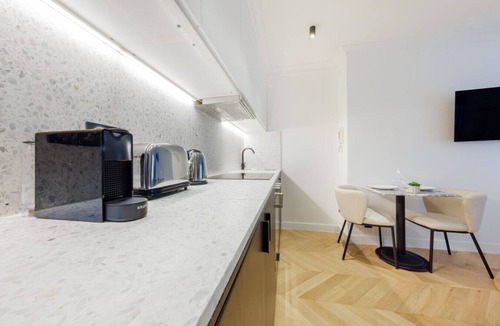 L'Europe Apartment | Premium-Charming -1bedroom-St Lazare-Opera Paris 8