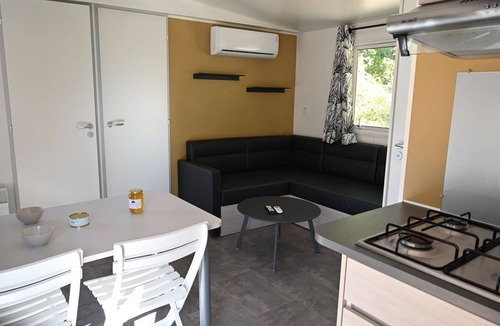 Martiel House | Prestige Mobile Home with Terrace for 4 People