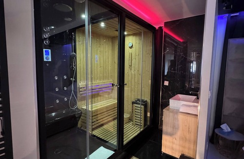 Downtown Le Havre Apartment | Prestige Suite with private Jacuzzi & Sauna