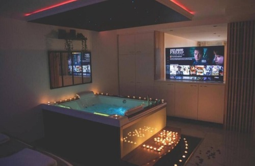 Downtown Le Havre Apartment | Prestige Suite with private Jacuzzi & Sauna