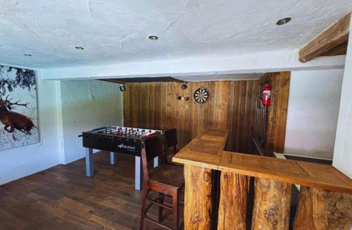 Montgenevre Ski Chalet | Prestigious Chalet for 18 Guests, Pool & Jacuzzi, close to slopes and resort center