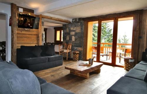 Montgenevre Ski Chalet | Prestigious Chalet for 18 Guests, Pool & Jacuzzi, close to slopes and resort center