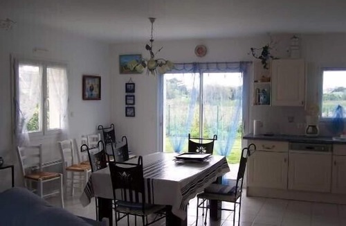 Le Fort Bloque Villa | Pretty Contemporary Single Storey House 300 Meters From The Beach