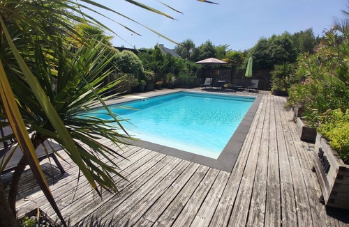 Le Tour-du-Parc Apartment | Pretty cottage with swimming pool 5 minutes from the beach under the name "ILUR".
