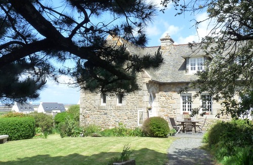 Pleubian House | Pretty house 6/8 people - Magnificent sea view, located 300m from the sea.
