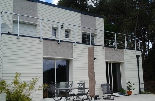 Cournon Bed & Breakfast | Pretty room between landscape and green nature