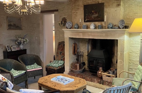 Longues-sur-Mer House | Pretty stone house, 3 bedrooms, 2 bathrooms with a large enclosed garden