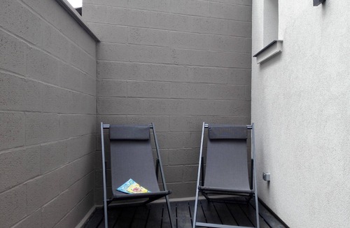 Saint-Quentin Apartment | Private courtyard Barbecue Centre-Ville Voltaire