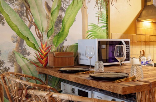 Vierzon Apartment | Private Spa with Jacuzzi & Massage in Vierzon - L'Aventurier