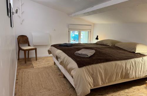 Cepie House | Proche Carcassone chambre avec salle de bain et WC privée Piscine salon et kitchenette partagés avec voyageurs