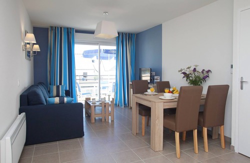 Baden Condo | Proche des plages | Piscine Extérieure Chauffée !