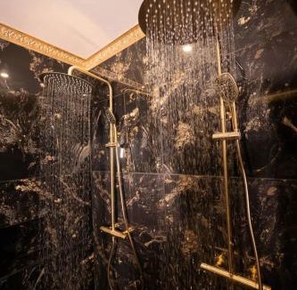 Hennebont Apartment | Promesse d'une nuit avec Balnéo privative