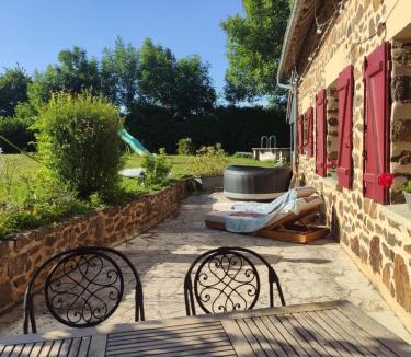 La Bazoge House | Propriété 15mn du circuit des 24h, avec piscine, parking privé