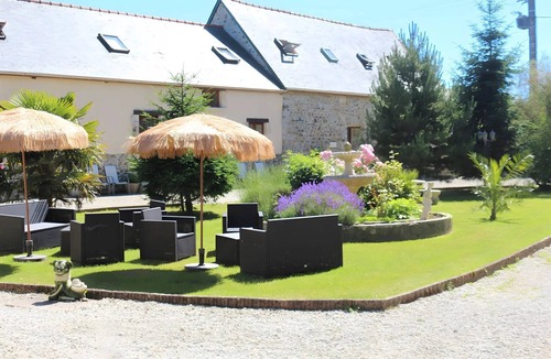 Nehou House | Puddle-duck Cottage – La Mare Chappey, children welcome, heated pool