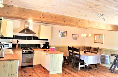 Nehou House | Puddle-duck La Mare Chappey, Child-Friendly, Heated Pool & Great Facilities