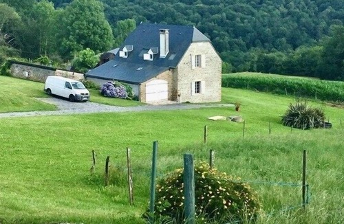 Oloron-Sainte-Marie House | PYRENEES - PRIVATE CHARMING HOUSE 3.5 Km toVillage, UNOBSTRUCTED Mtn. VIEWS.