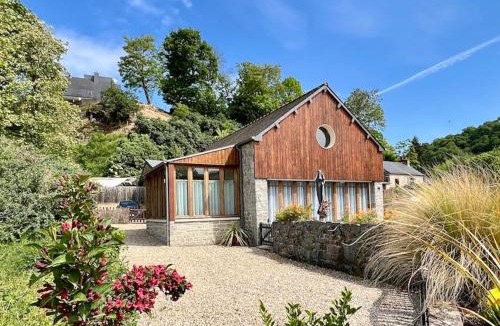 Lehon House | Quai du Val is a Charming Pet and Family Friendly Riverside Gite in Lehon close to Dinan Sleeps 7