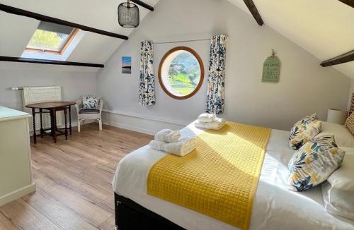 Lehon House | Quai du Val is a Charming Pet and Family Friendly Riverside Gite in Lehon close to Dinan Sleeps 7