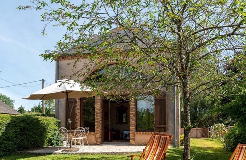 Morogues House | Quaint Holiday home in Morogues with Garden
