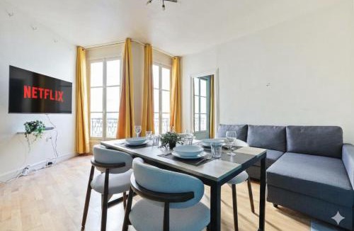 Quartier de la Monnaie Apartment | Quartier Luxembourg 1 Bedroom Apartment-Netflix