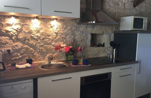 Fargues House | quercy stone guest rooms decorated with taste. Very nice view