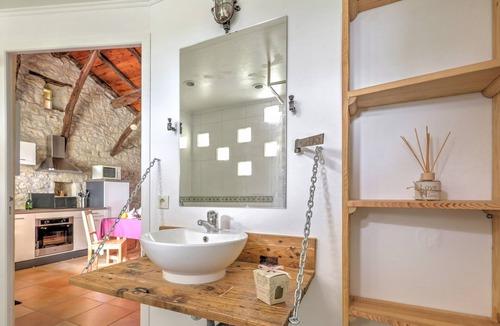 Fargues House | quercy stone guest rooms decorated with taste. Very nice view