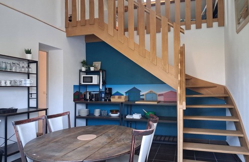 Les Crevents House | Quiet accommodation and verdoyant.au horses.
