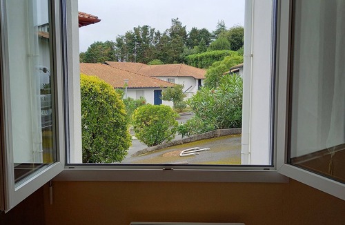 Saint-Jean-de-Luz Apartment | quiet apartment near downtown and beaches south exposure garden terras