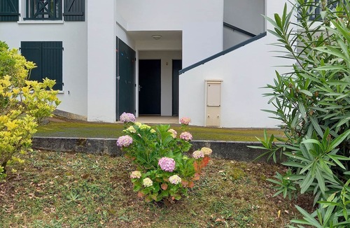 Saint-Jean-de-Luz Apartment | quiet apartment near downtown and beaches south exposure garden terras