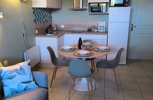 Levernois Apartment | Quiet apartment 5 minutes from Beaune, swimming pool, sauna, near golf course