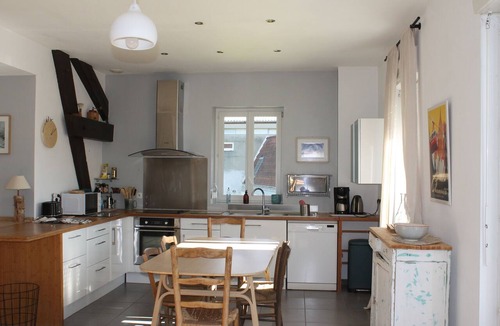 Aix-les-Bains City Center Apartment | Quiet, bright apartment, 400 metres from the town center, with parking lot