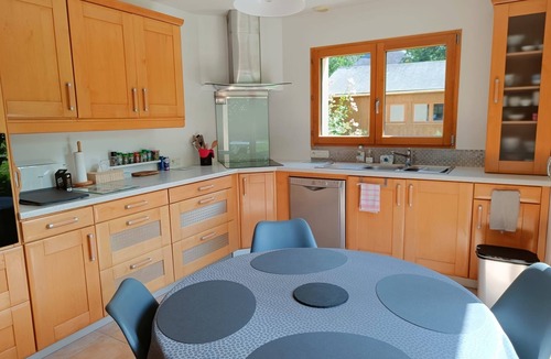 Kerherou House | Quiet, bright single-storey house close to beaches, port and GR34.