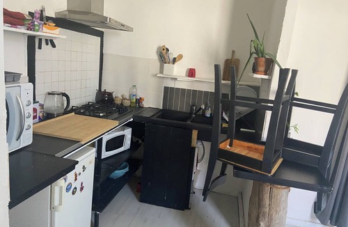 Saint-Germain-des-Fosses Apartment | Quiet studio overlooking the garden. Pets at no extra charge