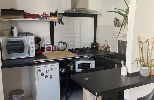 Saint-Germain-des-Fosses Apartment | Quiet studio overlooking the garden. Pets at no extra charge