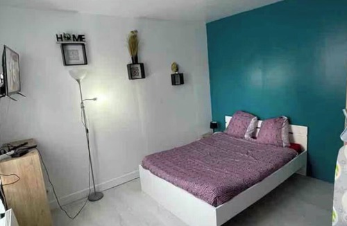 Cote Est Soquence Apartment | Quiet, functional city-center studio