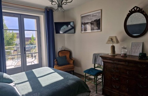 Briare Bed & Breakfast | Quiet Getaway with Views, Near Loire & Canal, Pet-Friendly, Ideal for Groups