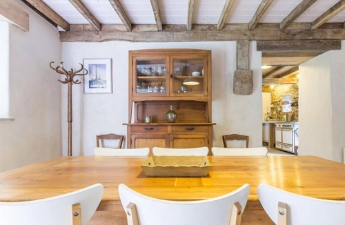 Saint-Pierre-Eglise House | Quiet gîte in an old farmhouse between sea and countryside