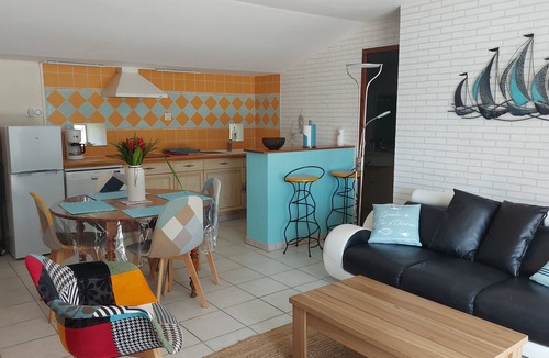 Mauzac Cottage | Quiet gîte on 2 ha property with pond, 10 mins from the ocean