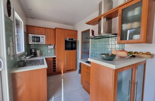 Penvins House | Quiet house, sleeps 8, near sea in Penvins, 3 bedrooms