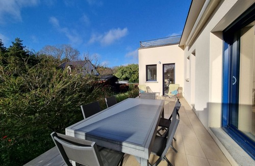 Penvins House | Quiet house, sleeps 8, near sea in Penvins, 3 bedrooms