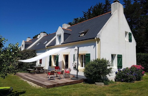 Bangor House | Quiet house with garden near beach and shops