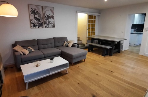 Vertaizon House | Quiet house with terrace, air-conditioned