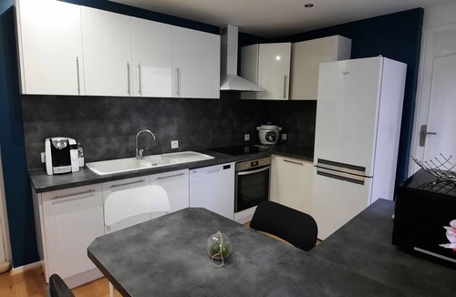 Vertaizon House | Quiet house with terrace, air-conditioned