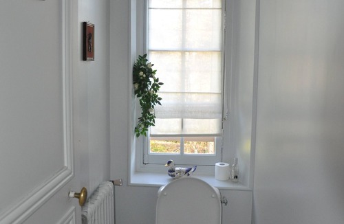 Saints Bed & Breakfast | Quiet Mimosa guest room in a 19th-century manor house with 5-hectare park