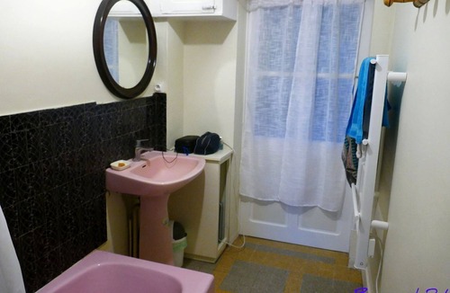 Lance House | Quiet, plush, spacious cottage, facing south, free WiFi