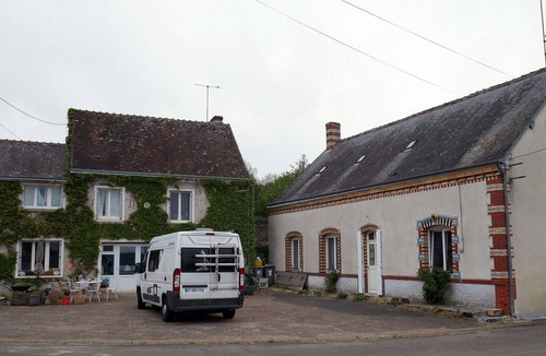 Lance House | Quiet, plush, spacious cottage, facing south, free WiFi
