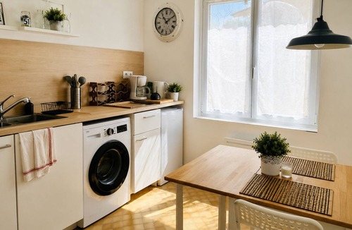 Saint-Quentin Apartment | Quiet & spacious apartment - Secure bicycle garage - Fast WiFi