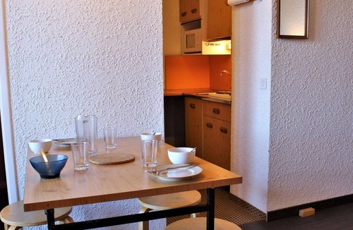 Risoul Apartment | Quiet studio cabin, 4 pers, ski-in/ski-out - Risoul 1850
