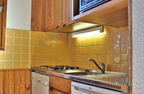 Risoul Apartment | Quiet studio cabin, ski-in/out, sleeps 4 - Risoul 1850
